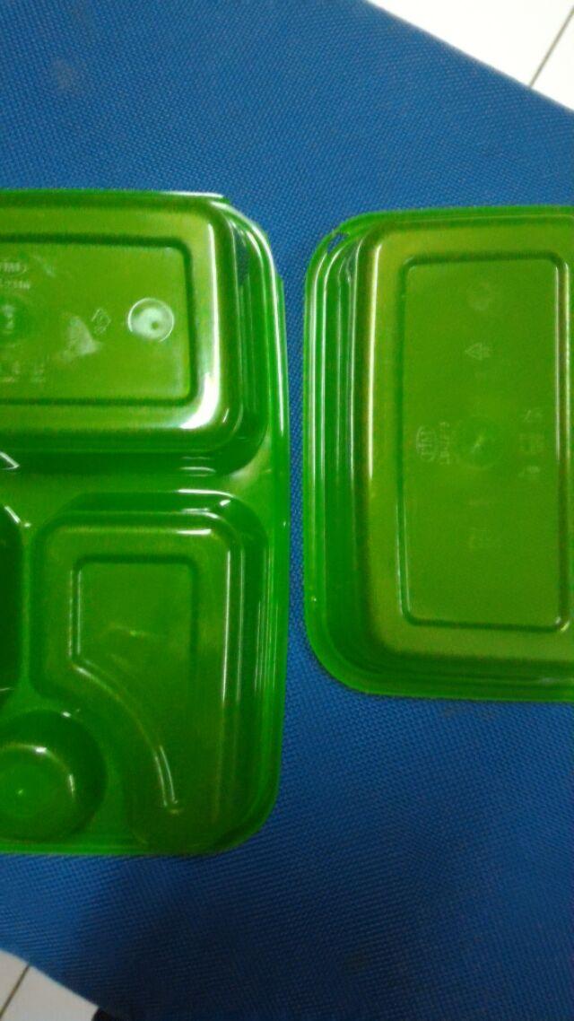 Kotak Makan Plastik Sekat 3+1 Warna Warni Dgn Tutup/ Box Bento Sekat