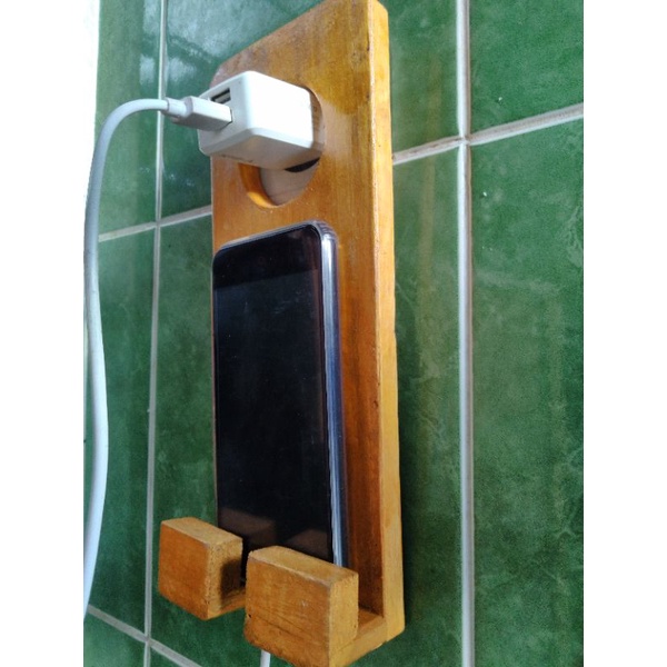 Holder hp Tempat charger hp dinding kayu