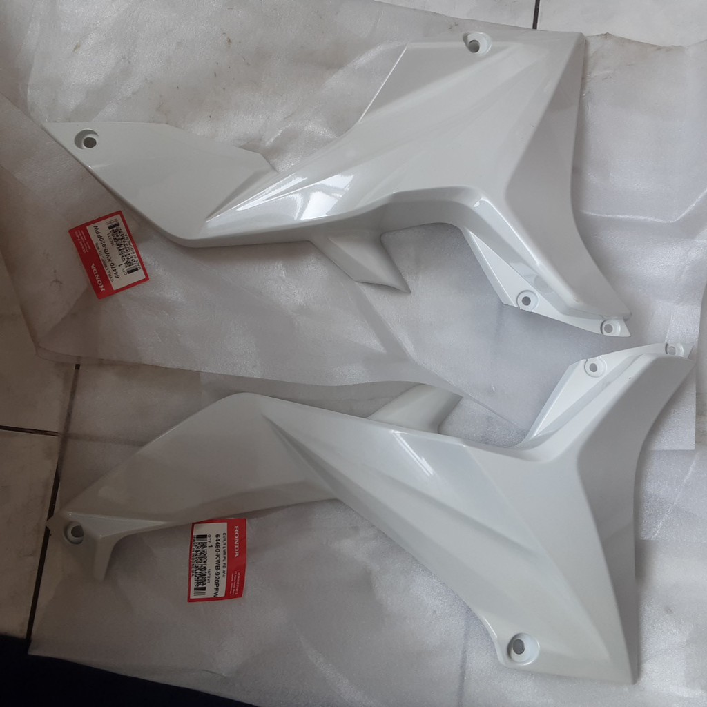 COVER SAYAP BAWAH KIRI KANAN PUTIH BLADE KARBU LAMPU 1 ORIGINAL ASLI 64460KWB920PFW 64470KWB920PFW
