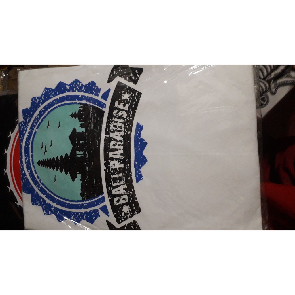 Baju Kaos Putih Bali