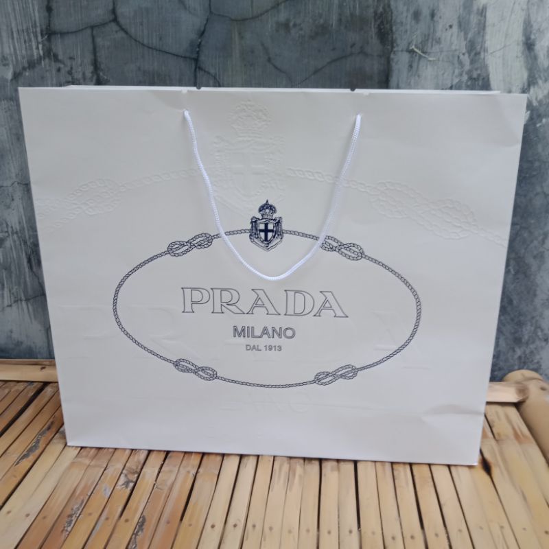 

taskertas prada. super jumbo