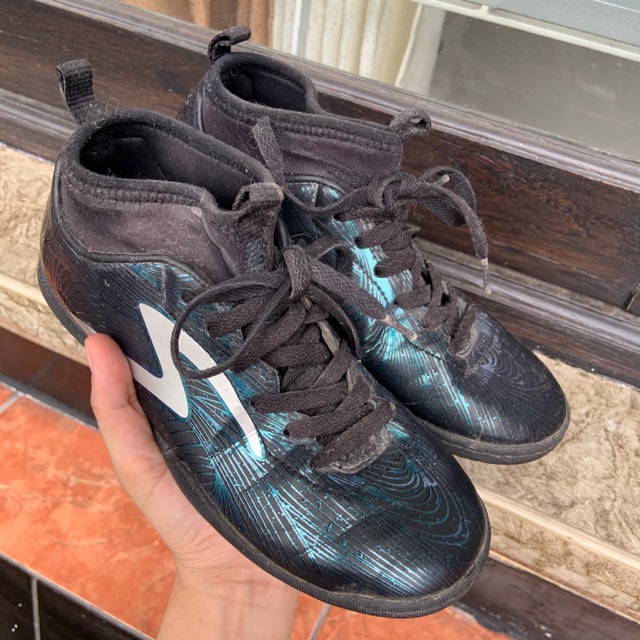 SEPATU FUTSAL ANAK SPECS