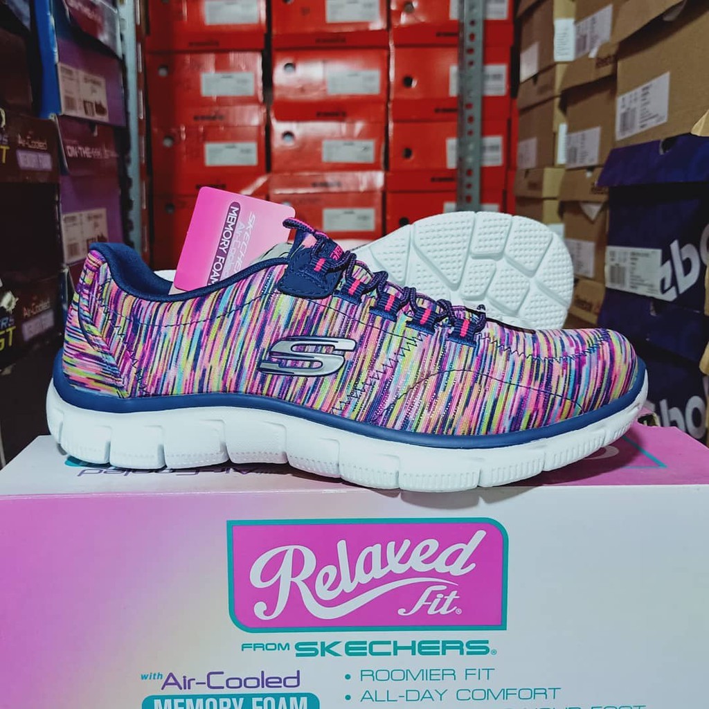 skechers relaxed fit memory foam
