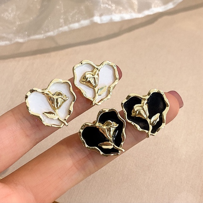 Anting Bentuk Bunga Bahan 925 Silver Needle Metal Gaya Vintage Korea Untuk Wanita