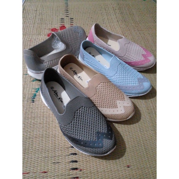 10020 / SEPATU KARET WANITA MOTIF KOTAK- KOTAK KECILSIZE 37 - 40