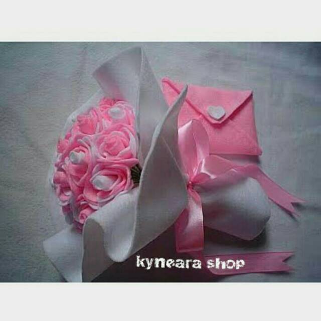 

Kado valentine / wisuda / ulang tahun (bucket bunga dan amplop)