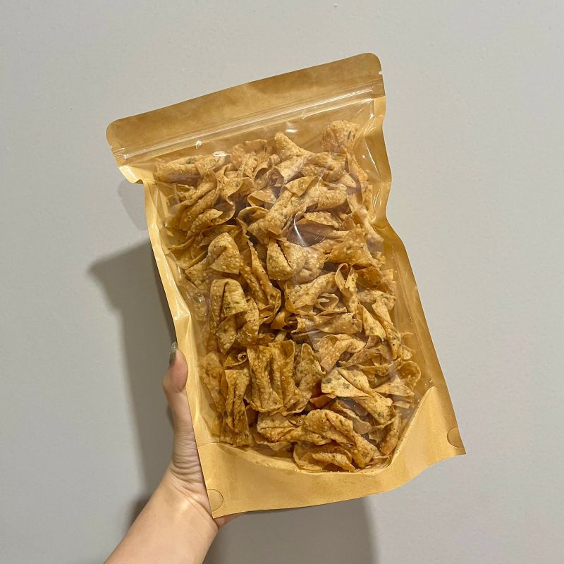

Kue Bawang Keripik Bawang Pita 200 gram Gurih Enak, Cemilan Makanan ringan Snack yang banyak disukai