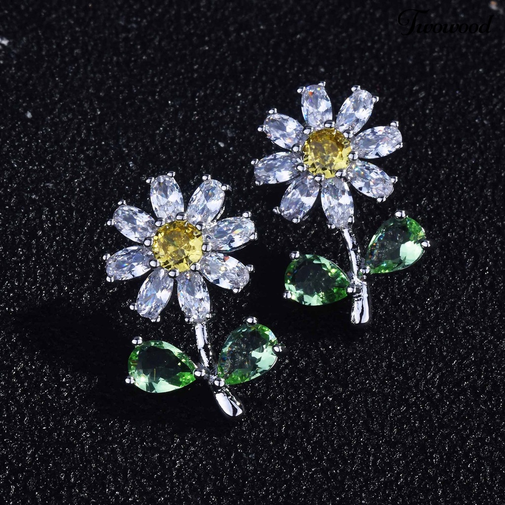 1 Pasang Anting Stud Desain Bunga Krisan Kecil Aksen Berlian Imitasi Untuk Aksesoris Perhiasan