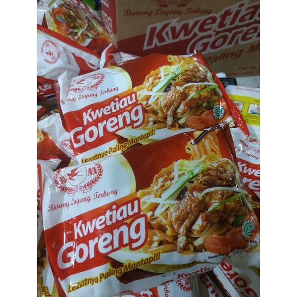 

kwetiau goreng burung layang terbang