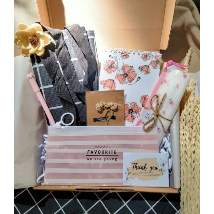 

HAMPERS I GIFT BOX