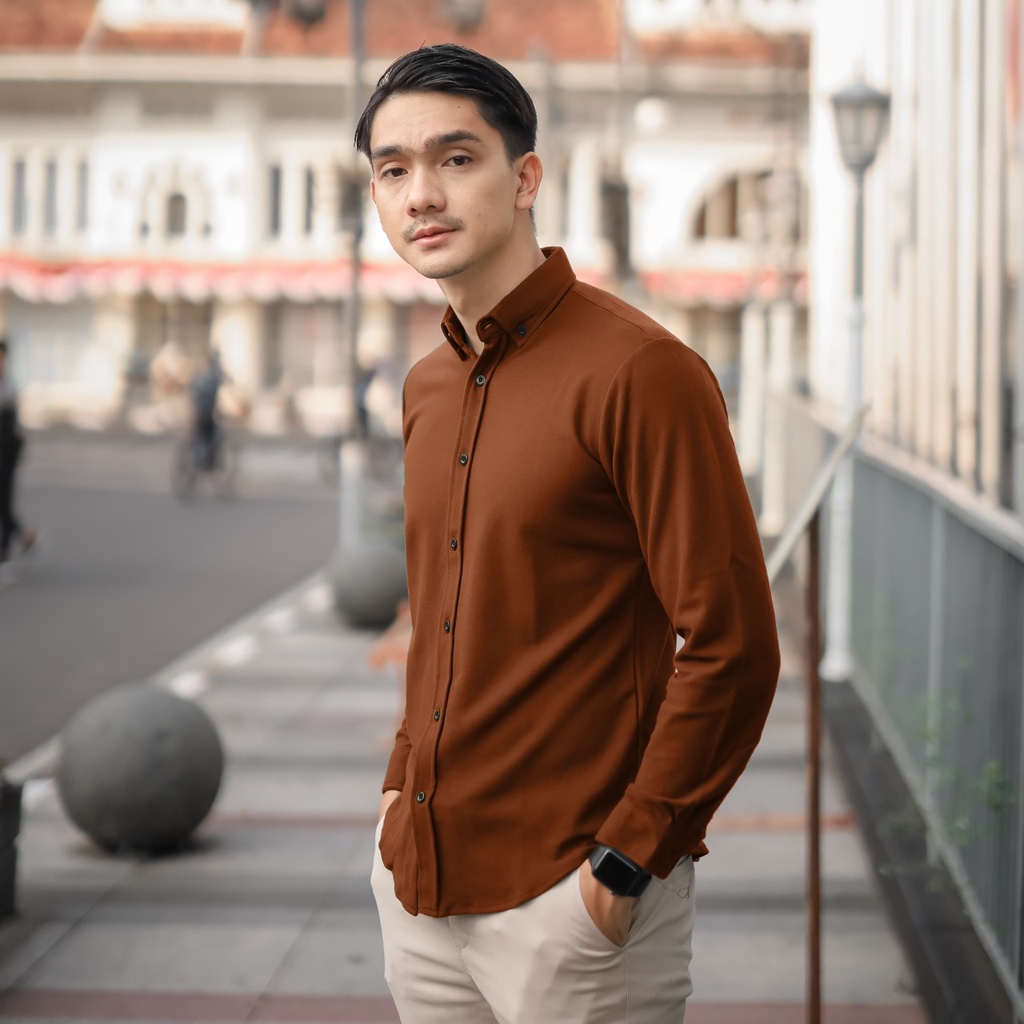 Kemeja Polos Casual Slimfit Pria Lengan Panjang Pique Size M - XXL LIGHT BROWN | BROGUY