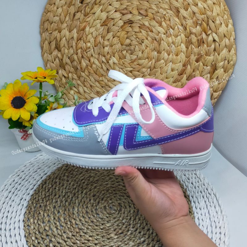 Sneakers Wanita Elvira BONUS KAOS KAKI CR02 HPD506