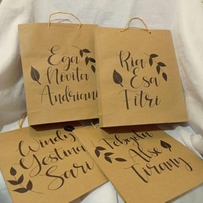 

paper bag custom lettering nama ucapan selamat 21x6x26cm (PxLxT) / kantong / packing hadiah kado