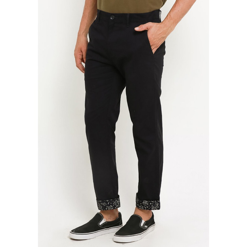 Giordano Essential Khakis Fantasia Pria