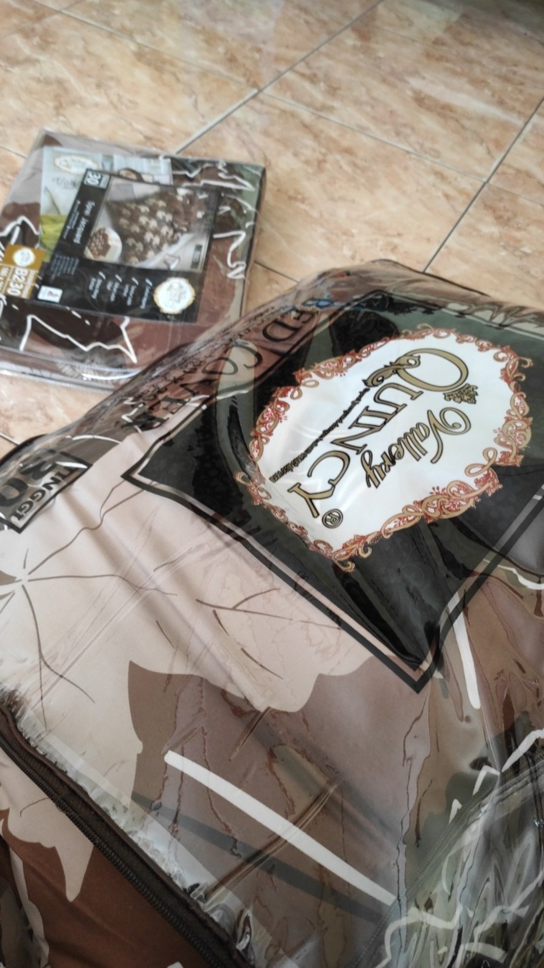 Bedcover Premium Tinggi 30 Cm Vallery Quincy Uk. King & Uk. Queen Motif Classic & Bunga