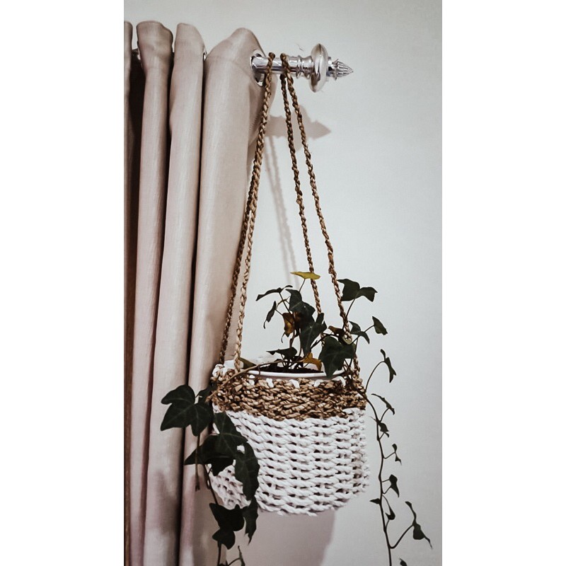 Pot gantung bahan mendong