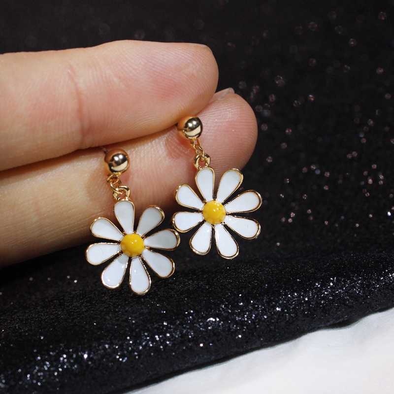 Anting Tusuk Gantung Desain Bunga Daisy Gaya Korea Untuk Wanita