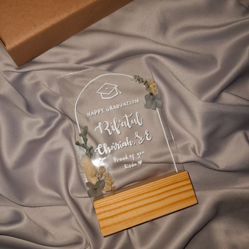 

AKRILIK LETTERING DRY FLOWER | GIFT BOX | KADO WISUDA