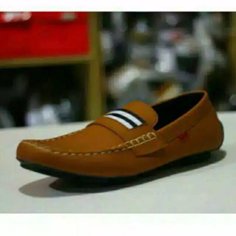 sepatu slip on pria