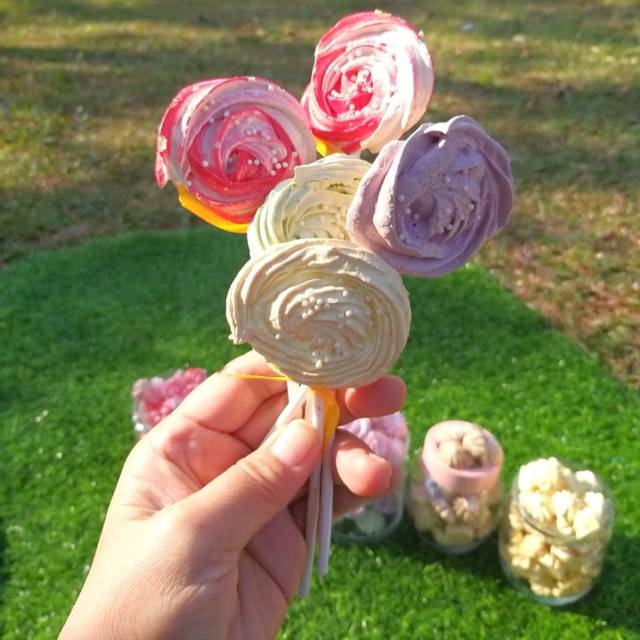 

Meringue Lolipop / Meringue Free Saus Coklat / Italian Meringue / Cookies Souvenir / Kue Kering