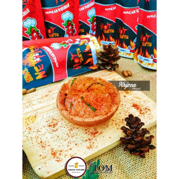 

Snack Netijen Keripik Kaca Rasa Pedas Daun Jeruk Cemilan Kekinian Kripca Premium Kemasan 55Gr