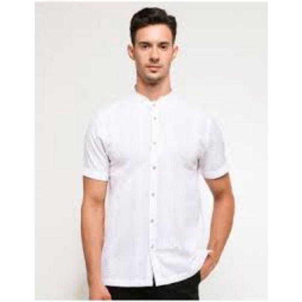 Kemeja Putih tangan pendek - Moc casual brand