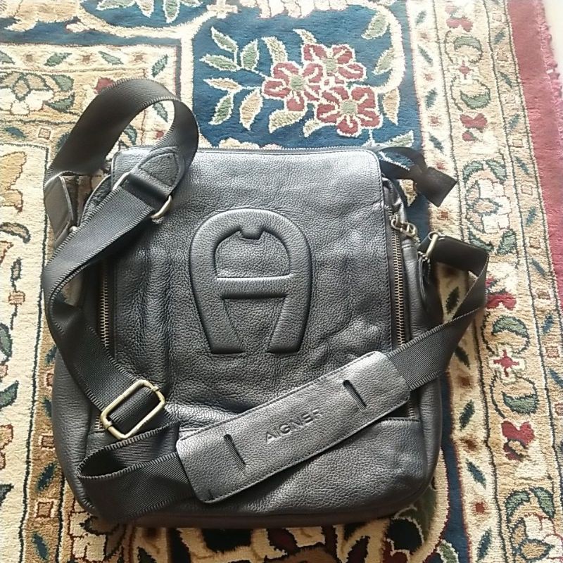 Tas Selempang Aigner