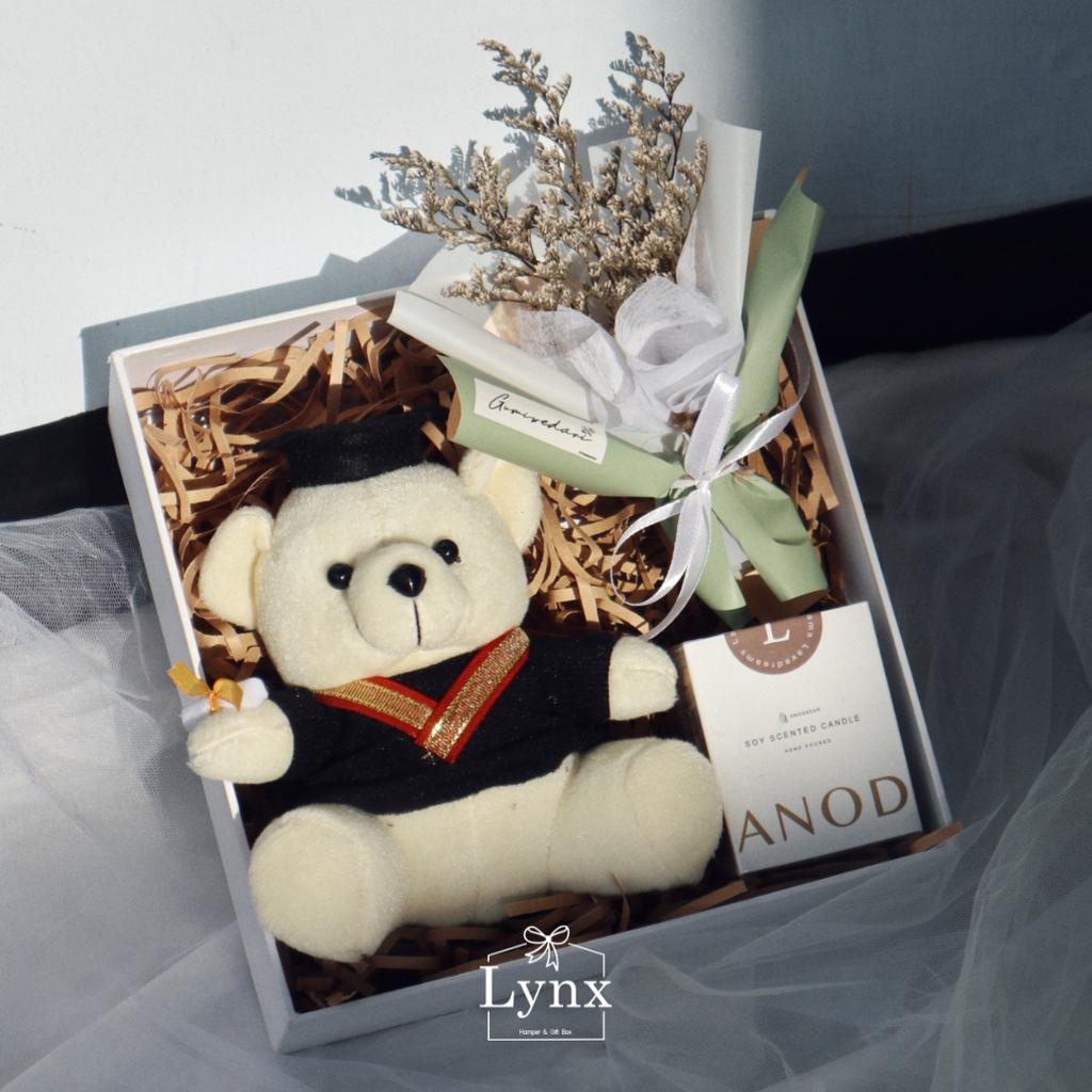 

Kado Wisuda Premium | Gift Graduation | Hampers Wisuda | Hadiah Wisuda | Hampers Graduation