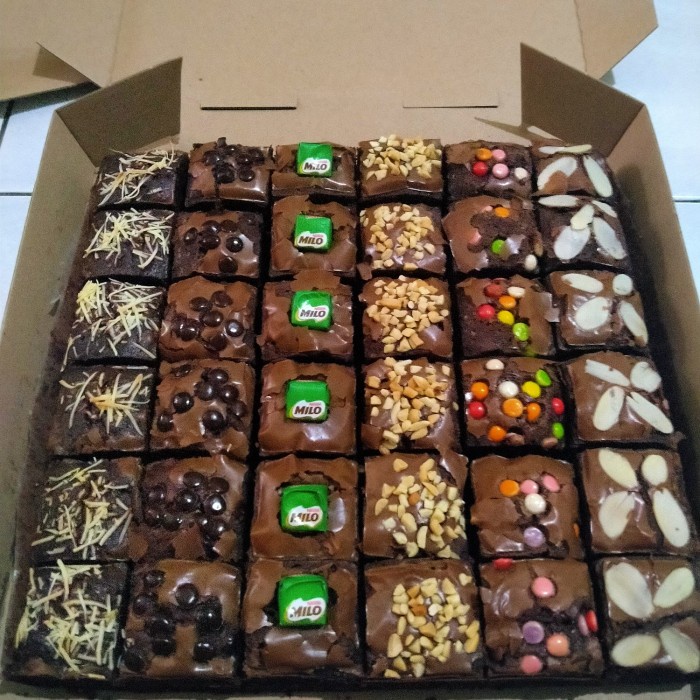 

BROWNIES FUDGY/PANGGANG UKURAN LOYANG 25 CM/36 POTONG