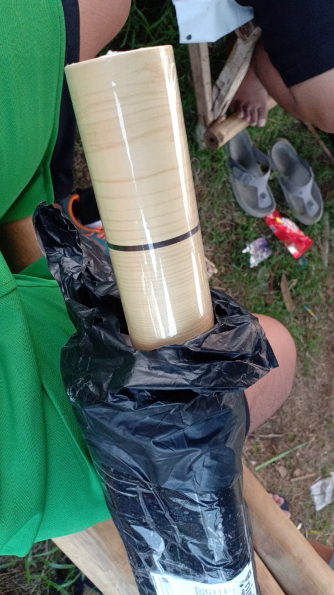 Wallpaper Dinding Kayu Kuning