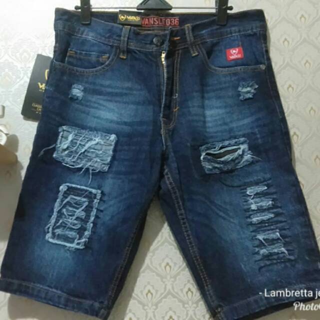 Levis pendek sobek origa