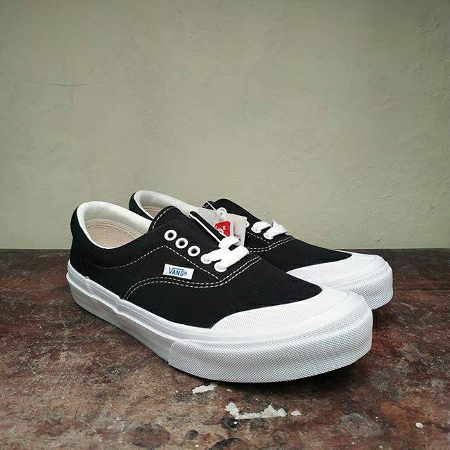vans v95 half moon era