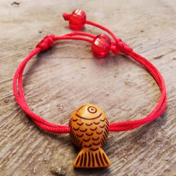 gelang benang lucky charm