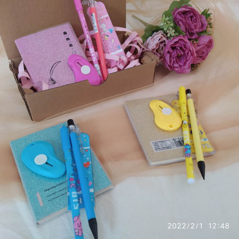 

Paket Kado Ulang Tahun Hampers Ultah Anak Set Alat Tulis