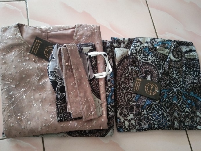 Batik Seragam Couple Azela Lace Bordir Premium Bahan Roberto Cavali Ori Kancing Belakang