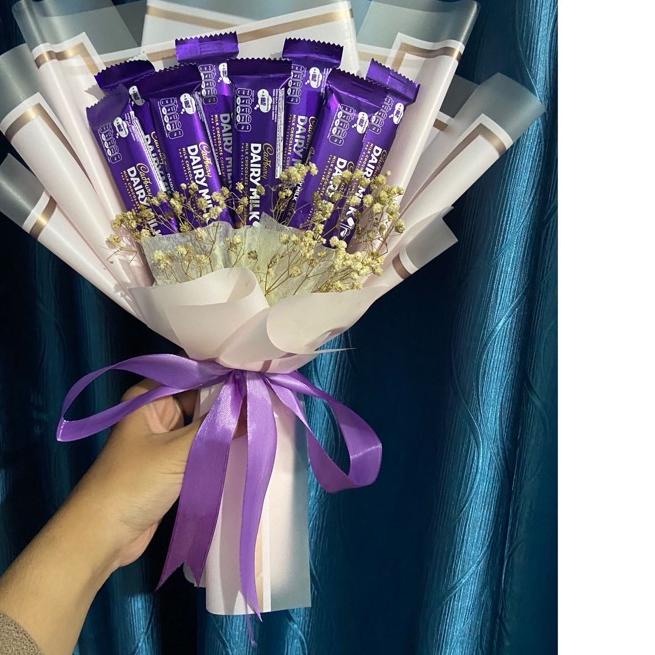 

Diskon✔️Buket cokelat // dairy milk 30gr // silverqueen // cadbury // buket bunga // buket snack|KD9
