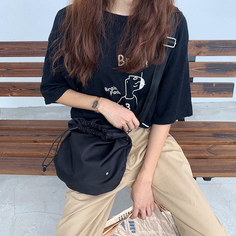 Tas Bahu / Selempang Bentuk Kotak Bahan Kulit PU Warna Hitam dengan Gesper Metal untuk Wanita