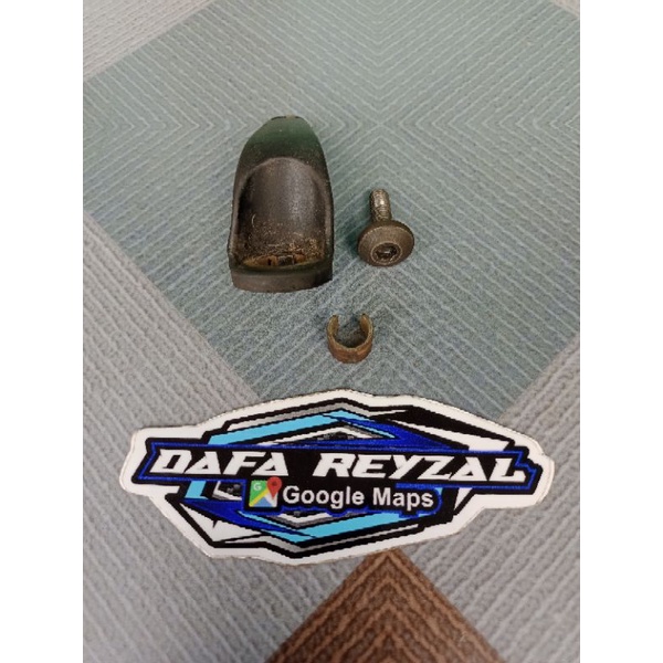 Hook gantungan barang / cantolan barang komplit baut dan bosh baut Mio m3, Mio z, Mio 125cc  (origin