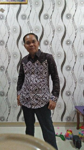 Muktiraja Kemeja Batik Pria Lengan Panjang Slimfit Katun Printing Hem Baju Seragam Kantor Modern