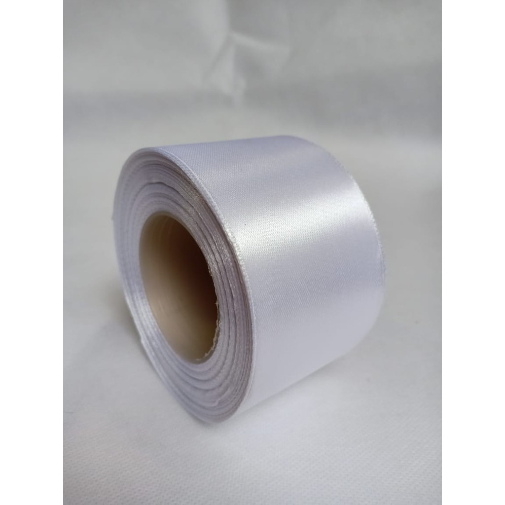 

Pita satin putih 2 inch / 5 cm Per roll