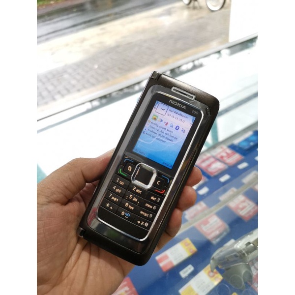 nokia E90 hp mulus terawat warna mocca favorit