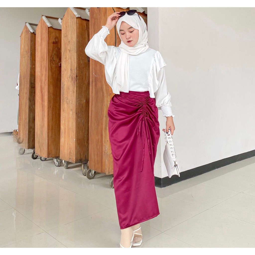 Rok Serut Viona Skirt - Wearing BENA