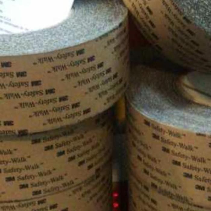 

53Ah | Isolasi anti slip 3m safety walk 610 2 inch x 18mtr | ABSt