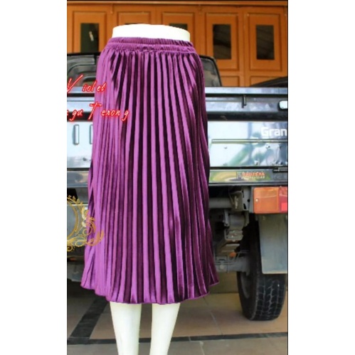 GROSIR ROK IMPORT / ROK 7/8 PLISKET BLUDRU VELVET PREMIUM  GLOSSY-7/8 UNGU TUA GLOSSY