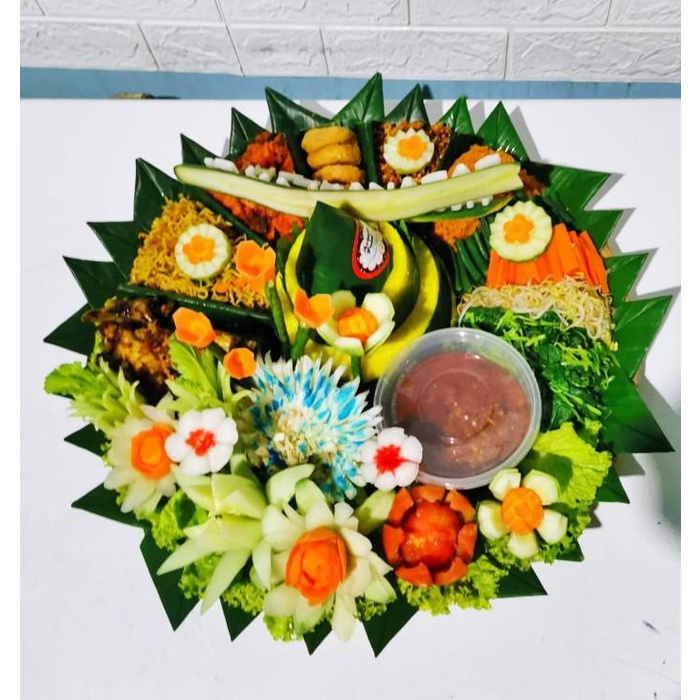 

Nasi Tumpeng kuning porsi 5 orang