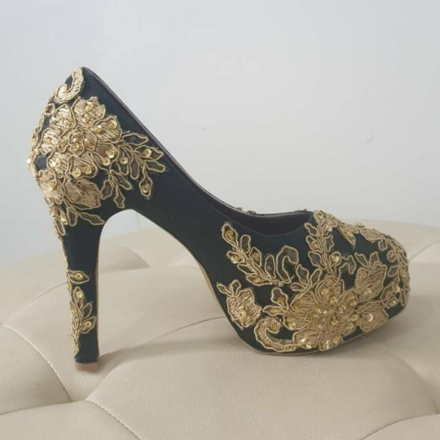 

SLIGHT Platform Brukat Gold Hitan Display Stock 37