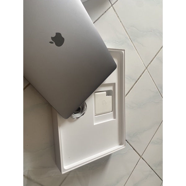 Macbook pro 15” 2017 CTO 2TB SSD i7 ram 16ghz