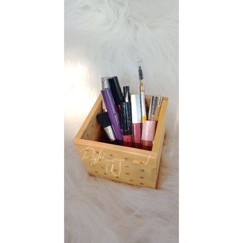 

TEMPAT MAKE UP / TEMPAT PENSIL / TEMPAT AKSESORIS / KOTAK SERBAGUNA