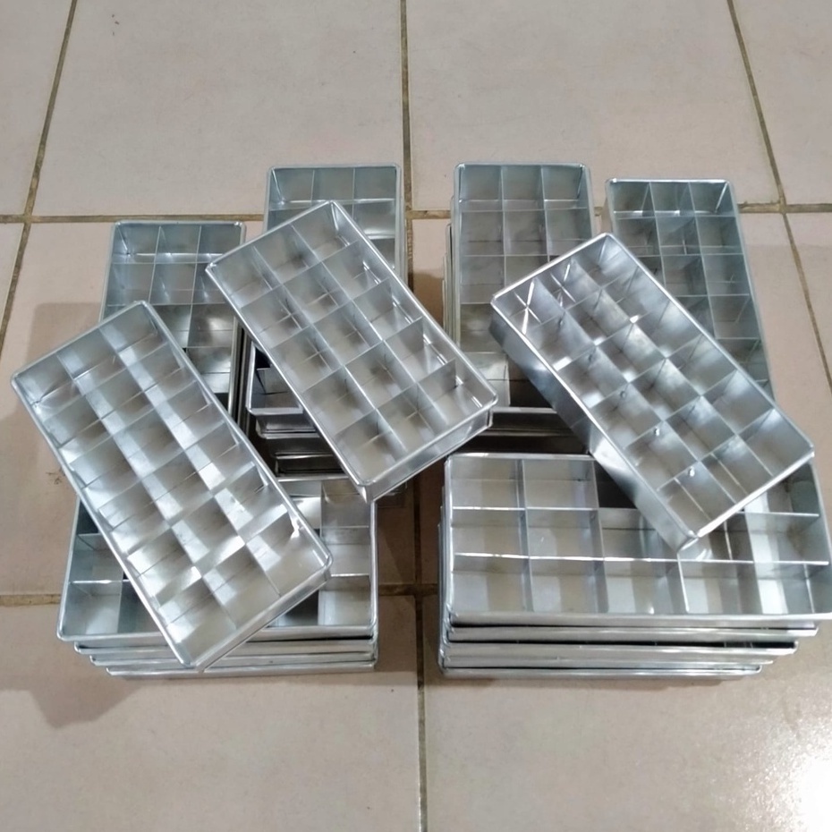 Loyang Sekat Aluminium / Loyang Bolu Sekat / Loyang Brownies Sekat Murah ukuran ( 20/22/24 x 10 x 4cm )