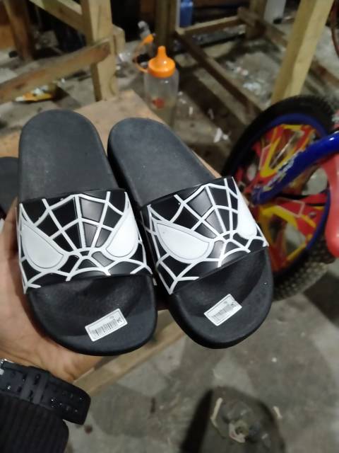 sandal karet karakter SPIDERMAN size 26-35